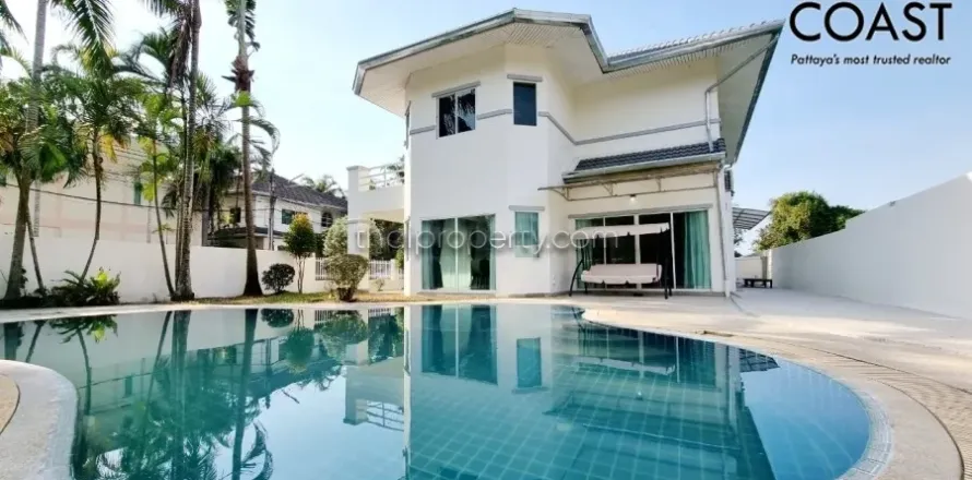 Casa de 3 dormitorios en Pattaya, Tailandia № 212689