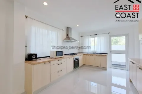 Casa de 3 dormitorios en Pattaya, Tailandia № 212689 - foto 12