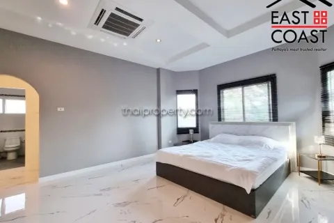 Casa de 3 dormitorios en Pattaya, Tailandia № 212689 - foto 15