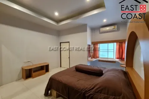 Casa de 4 dormitorios en Pattaya, Tailandia № 212695 - foto 25