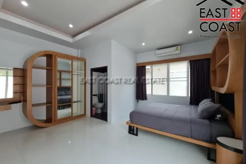 Casa de 4 dormitorios en Pattaya, Tailandia № 212695 - foto 18