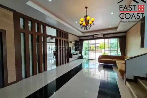 Casa de 4 dormitorios en Pattaya, Tailandia № 212695 - foto 17