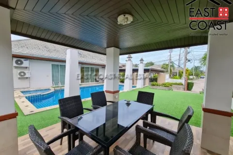 Casa de 4 dormitorios en Pattaya, Tailandia № 212695 - foto 4