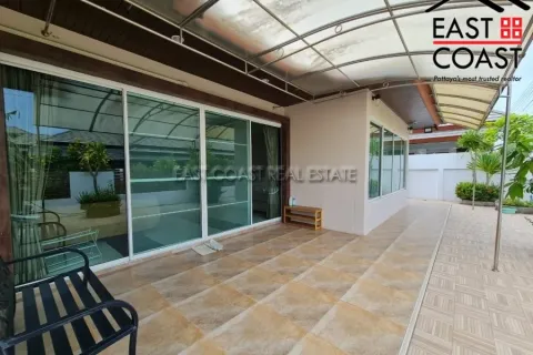 Casa de 4 dormitorios en Pattaya, Tailandia № 212695 - foto 7