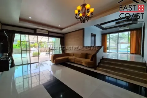 Casa de 4 dormitorios en Pattaya, Tailandia № 212695 - foto 16
