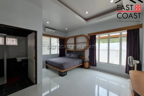 Casa de 4 dormitorios en Pattaya, Tailandia № 212695 - foto 19