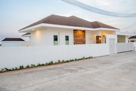 Villa in Hua Hin, Thailand 3 bedrooms № 162191 - photo 2
