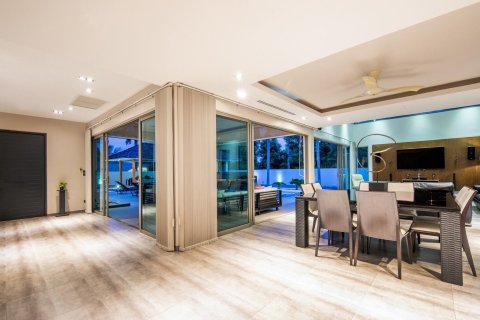 Villa in Phuket, Thailand 4 bedrooms № 156519 - photo 13