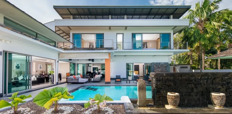 Villa in Phuket, Thailand 4 bedrooms № 156519