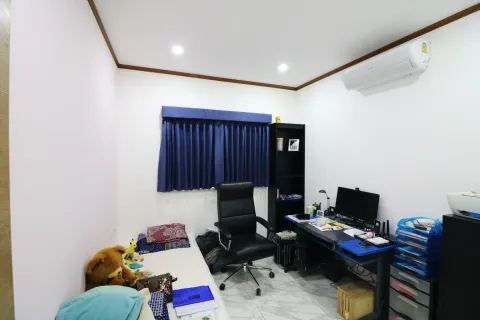House in Udon Thani, Thailand 3 bedrooms № 141659 - photo 16