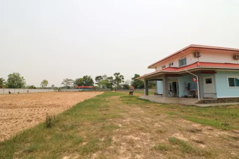 House in Udon Thani, Thailand 3 bedrooms № 141659 - photo 1