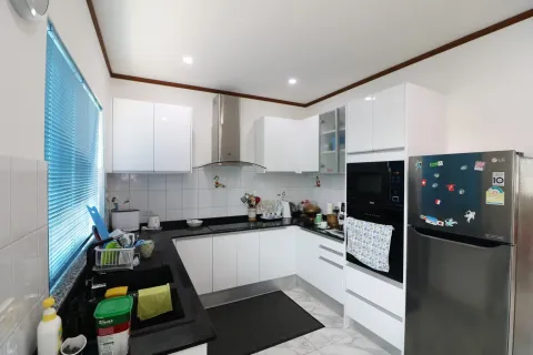 House in Udon Thani, Thailand 3 bedrooms № 141659 - photo 19