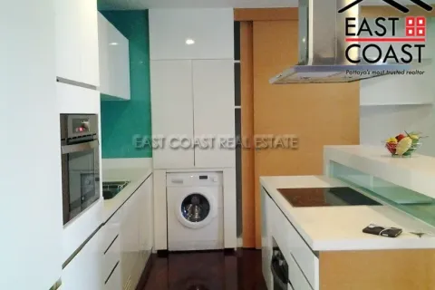 Condominio de 2 dormitorios en Pattaya, Tailandia № 213697 - foto 1