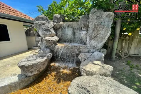 Casa de 5 dormitorios en Pattaya, Tailandia № 213699 - foto 29