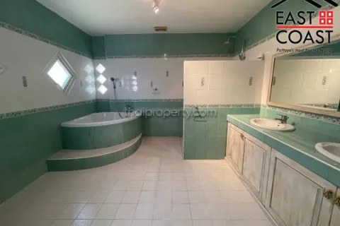 Casa de 5 dormitorios en Pattaya, Tailandia № 213699 - foto 22
