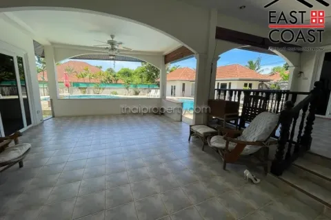 Casa de 5 dormitorios en Pattaya, Tailandia № 213699 - foto 9