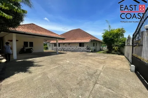 Casa de 5 dormitorios en Pattaya, Tailandia № 213699 - foto 2