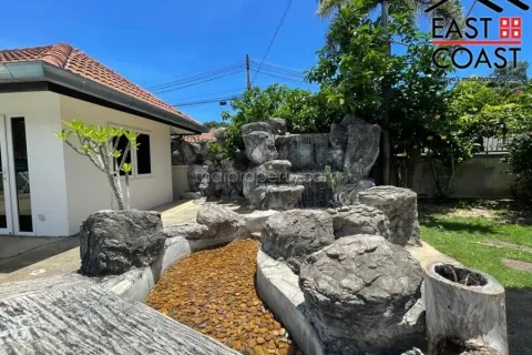 Casa de 5 dormitorios en Pattaya, Tailandia № 213699 - foto 30