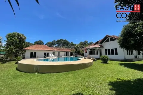 Casa de 5 dormitorios en Pattaya, Tailandia № 213699 - foto 5