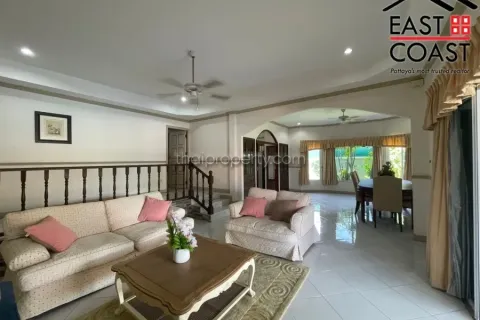 Casa de 5 dormitorios en Pattaya, Tailandia № 213699 - foto 12