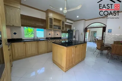 Casa de 5 dormitorios en Pattaya, Tailandia № 213699 - foto 16
