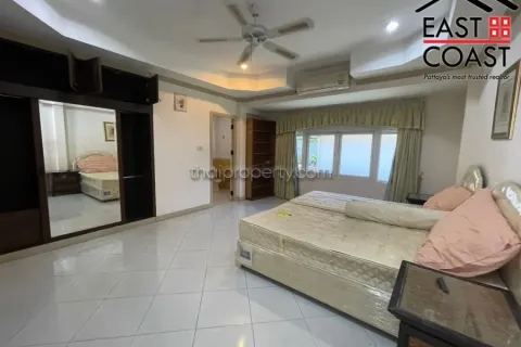 Casa de 5 dormitorios en Pattaya, Tailandia № 213699 - foto 17