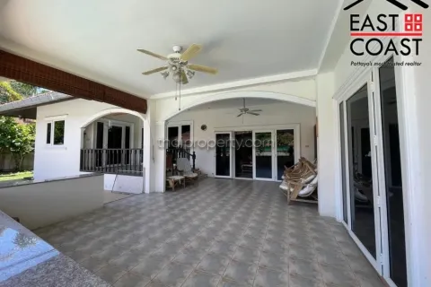 Casa de 5 dormitorios en Pattaya, Tailandia № 213699 - foto 7