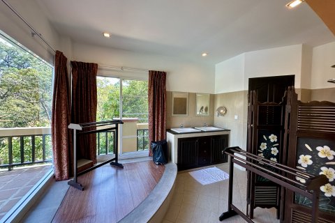 House in Kathu, Thailand 4 bedrooms № 137675 - photo 7