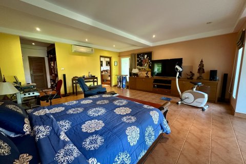 House in Kathu, Thailand 4 bedrooms № 137675 - photo 6