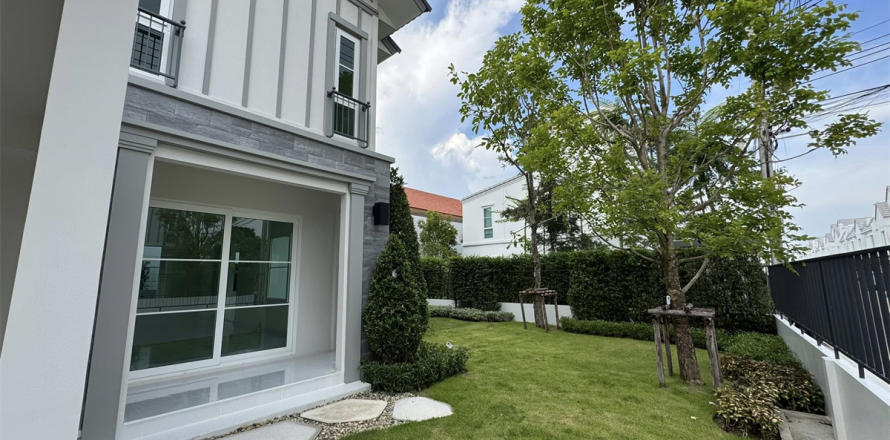 House in Bangkok, Thailand 4 bedrooms № 190321