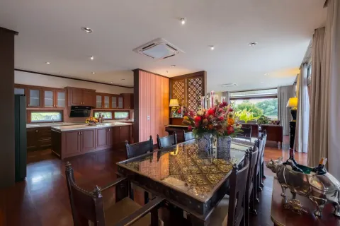 Villa in Chiang Mai, Thailand 5 bedrooms № 162754 - photo 2