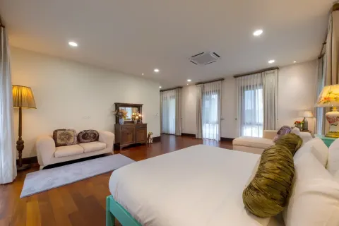 Villa in Chiang Mai, Thailand 5 bedrooms № 162754 - photo 16