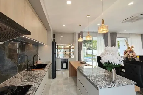 Villa in Chiang Mai, Thailand 6 bedrooms № 162751 - photo 2