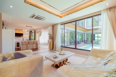 Villa in Pattaya, Thailand 4 bedrooms № 152769 - photo 5