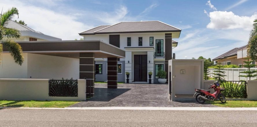 Villa in Pattaya, Thailand 4 bedrooms № 152769