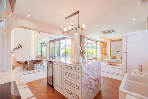 Villa in Pattaya, Thailand 4 bedrooms № 152769 - photo 11