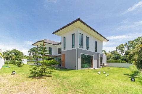 Villa in Pattaya, Thailand 4 bedrooms № 152769 - photo 12