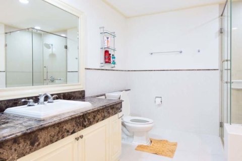 Condo à Khlong Toei, Bangkok, Thaïlande, 3 chambres  № 152768 - photo 7