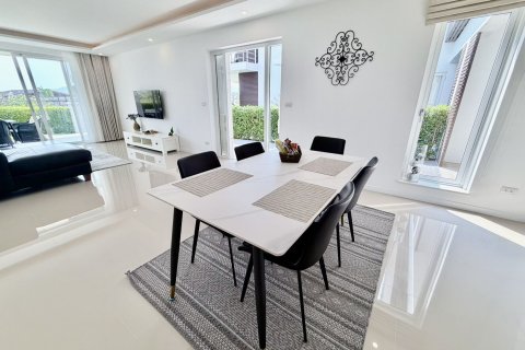 Condo in Hua Hin, Thailand, 2 bedrooms  № 160285 - photo 15