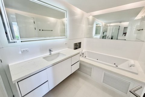 Condo in Hua Hin, Thailand, 2 bedrooms  № 160285 - photo 24