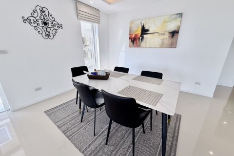 Condo in Hua Hin, Thailand, 2 bedrooms  № 160285 - photo 9