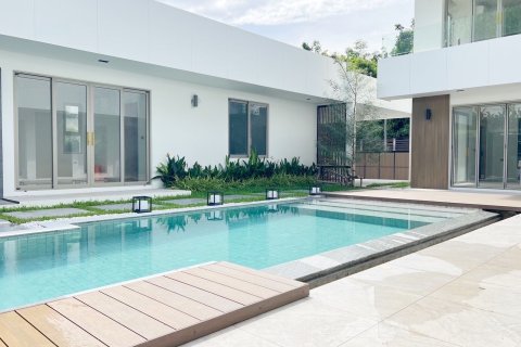 Villa in Kathu, Thailand 4 bedrooms № 160282 - photo 2