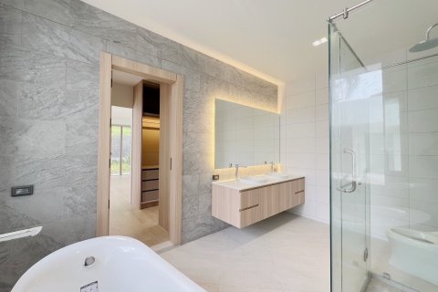 Villa in Kathu, Thailand 4 bedrooms № 160282 - photo 24