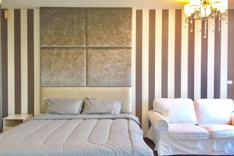 Studio in the Condo in Khlong Toei, Bangkok, Thailand  № 147440 - photo 3