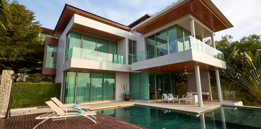 Villa in Phuket, Thailand 5 bedrooms № 138506
