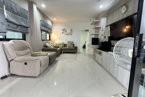 House in Phuket, Thailand 4 bedrooms № 147475 - photo 10