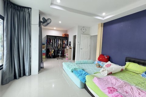House in Phuket, Thailand 4 bedrooms № 147475 - photo 20