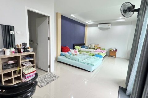 House in Phuket, Thailand 4 bedrooms № 147475 - photo 22