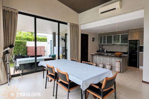 Villa in Bang Tao, Thailand 3 bedrooms № 179196 - photo 10
