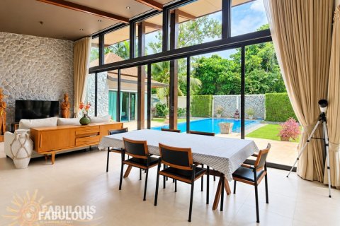 Villa in Bang Tao, Thailand 3 bedrooms № 179196 - photo 2